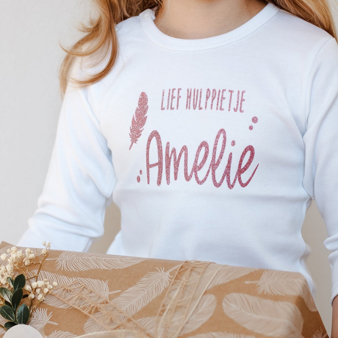 T-shirt - 'mijn lief hulppietje' met naam - Wit