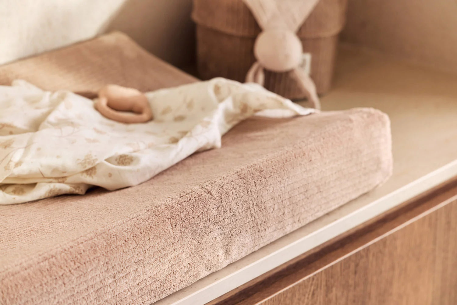 Jollein aankleedkussenhoes cloudy rib 50x70 - Milky coffee