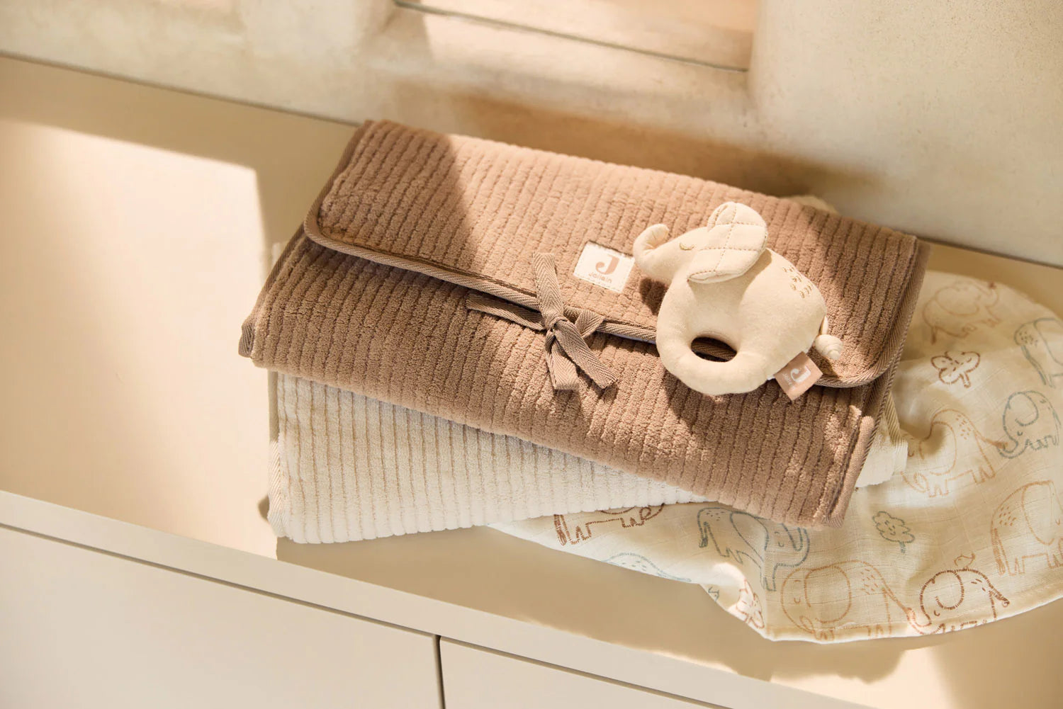 Jollein verschoningsmat met opbergvakken cloudy rib - Milky coffee