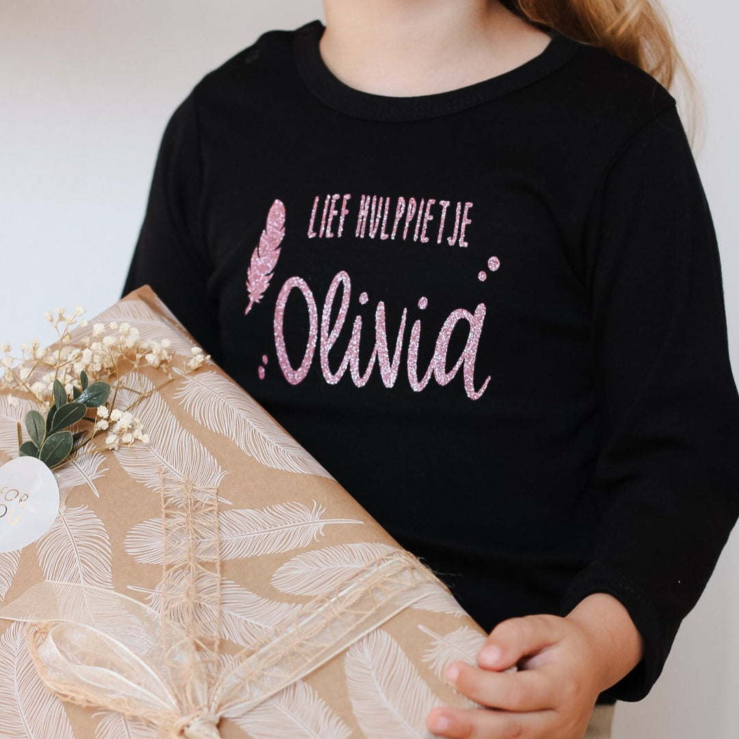 T-shirt - 'mijn lief hulppietje' met naam - Zwart