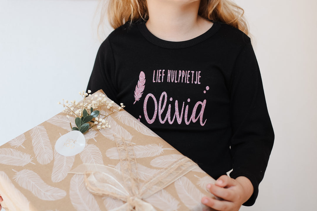 T-shirt - 'mijn lief hulppietje' met naam - Zwart